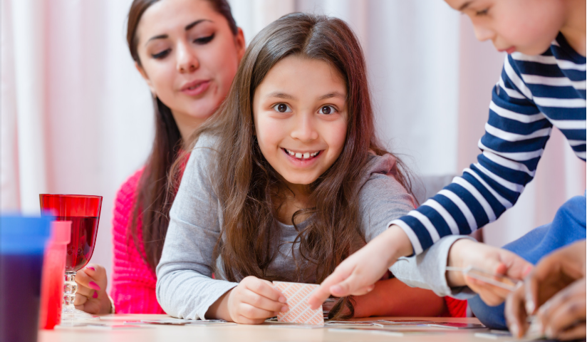 Consejos y estrategias sobre cómo mantener felices a los niños en casa